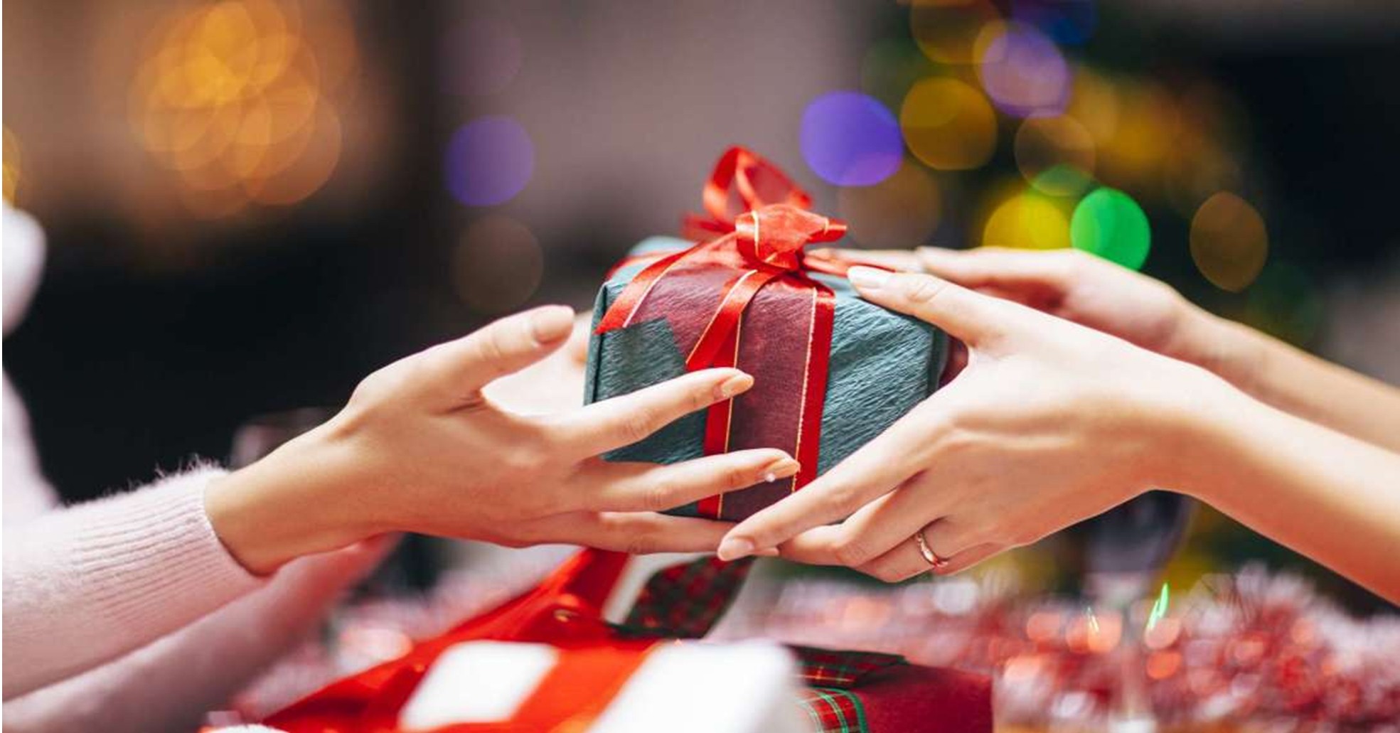 [10+] Simple, Cheap Housewarming Gifts for Friends and Relatives